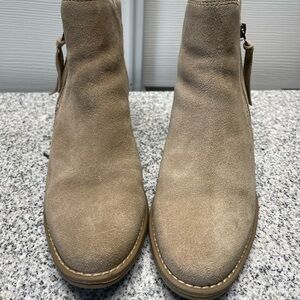 White Mountain Women’s Taupe Suede Ankle Boots Size 9 Block Heel 2” Side Zipper